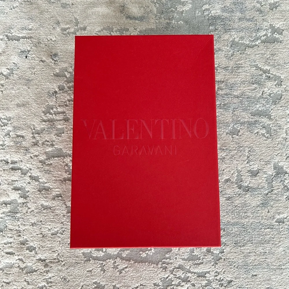 New Valentino Garavani V-Logo Pumps - Picture 7 of 11